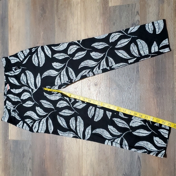 Cartonnier Charlie crop trouser leaf pattern black white textured - Picture 1 of 8
